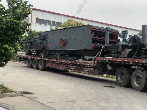 振科(kē)发往辽宁筛分(fēn)设备装車(chē)发货中